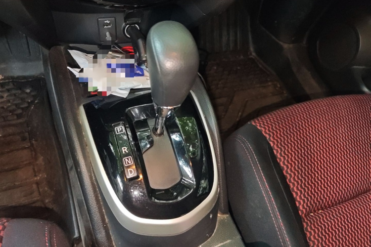 日产 逍客 2016款 2.0L CVT精英版局部细节18