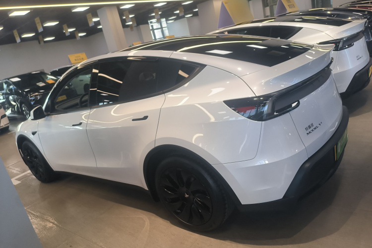 特斯拉 Model Y 2025款 改款 长续航全轮驱动版车身外观4