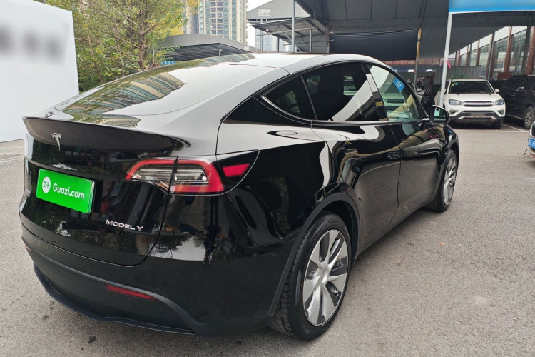 特斯拉 Model Y 2022款 后轮驱动版车身外观7