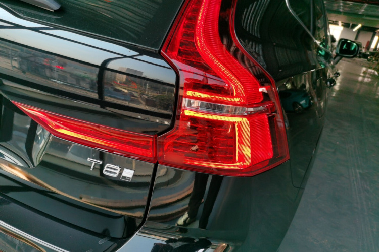 沃尔沃XC60新能源 2025款 插电式混动 长续航四驱智雅豪华版车身外观9