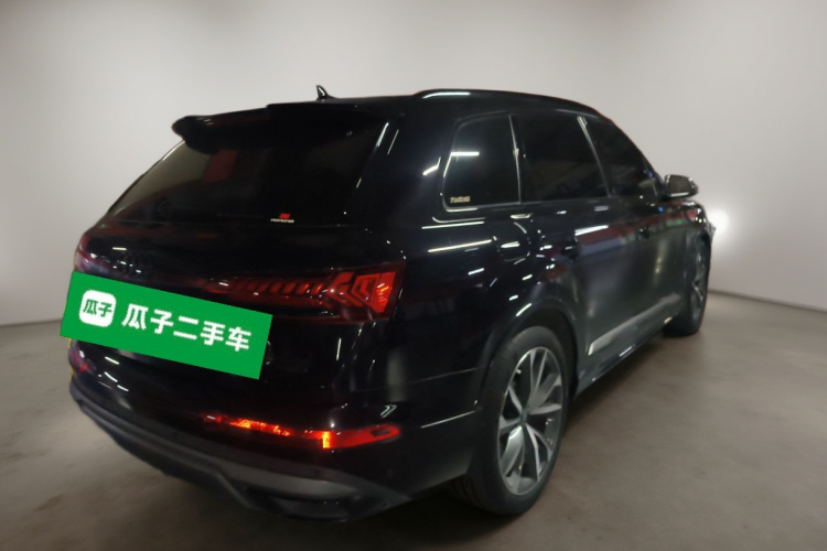 奥迪Q7 2021款 55 TFSI quattro S line运动型车身外观7