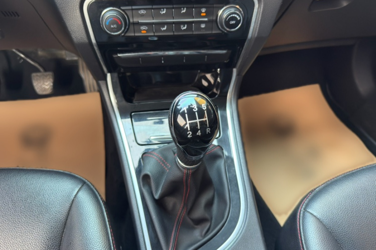 长城C50 2014款 升级版 1.5T 手动时尚型中控内饰7002