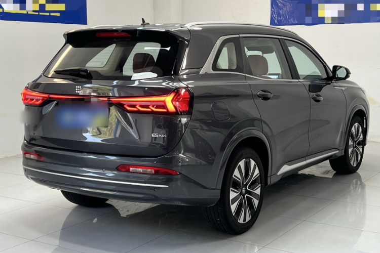 蓝电E5 PLUS 2026款 165km 长续航先享版Ultra 7座车身外观6005