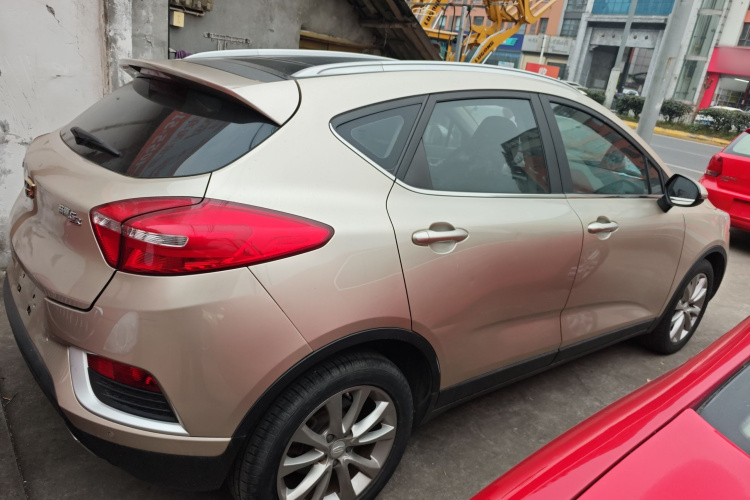 吉利汽车 帝豪GS 2016款 优雅版 1.8L 手动领尚型车身外观4