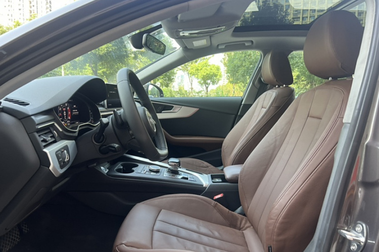 奥迪A4L 2018款 30周年年型 40 TFSI 时尚型中控内饰7001