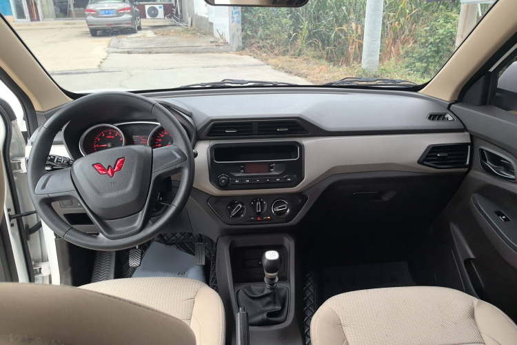 五菱汽车 五菱宏光 2021款 1.5L S标准型LAR中控内饰7006