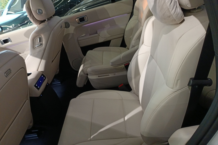 理想汽车 理想L9 2025款 Ultra 智能焕新版中控内饰21