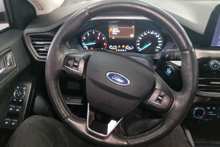 福特 福克斯 2020款 三厢 EcoBoost 180 自动锋潮型中控内饰13