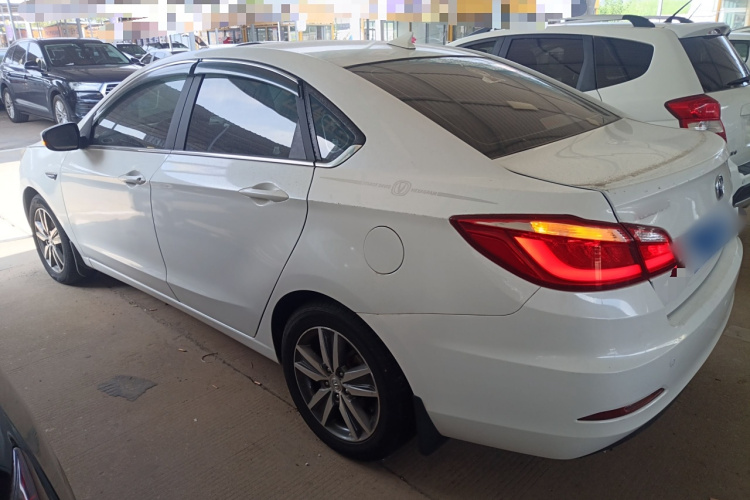 长安 逸动 2016款 1.6L 手动风尚型车身外观4