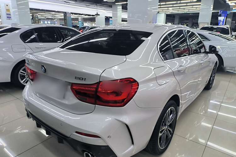 宝马1系 2023款 120i M运动版车身外观7