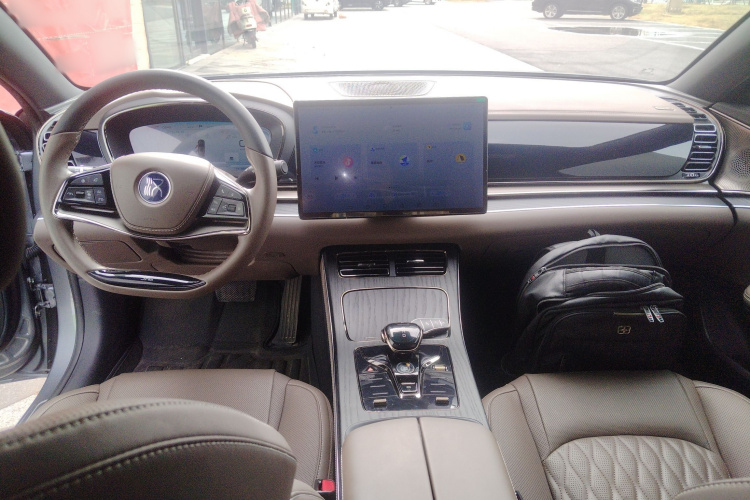 比亚迪 汉 2023款 DM-i 冠军版 121KM 尊享型中控内饰12