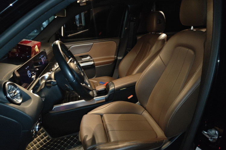 奔驰GLB 2021款 GLB 200 动感型局部细节19