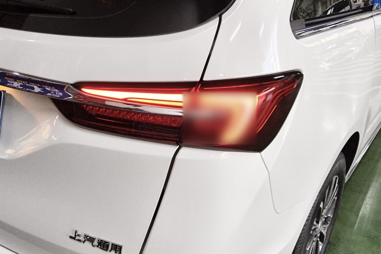 别克GL8 2023款 陆上公务舱 舒适型车身外观9