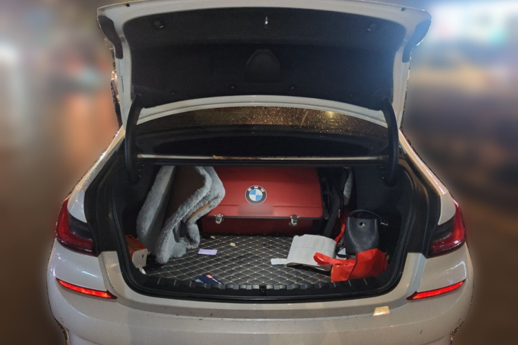 宝马3系 2022款 325i M运动套装中控内饰23