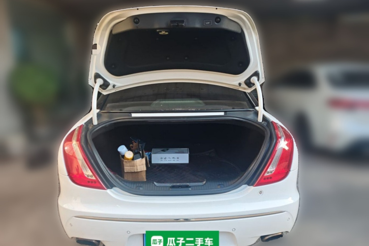 捷豹XJ 2014款 XJL 2.0T 两驱典雅商务版中控内饰23