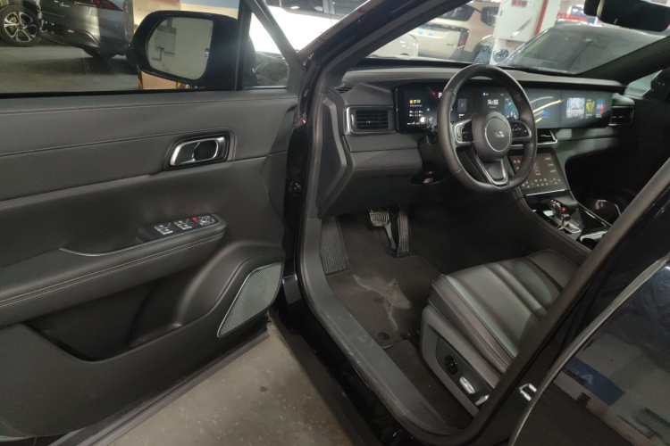 理想汽车 理想ONE 2020款 增程6座版中控内饰7003