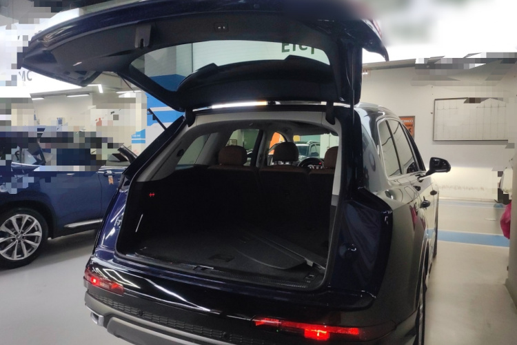 奥迪Q7 2021款 45 TFSI quattro S line运动型局部细节23