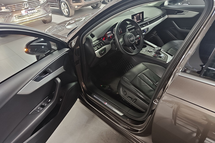 奥迪A4L 2017款 40 TFSI 风尚型中控内饰20