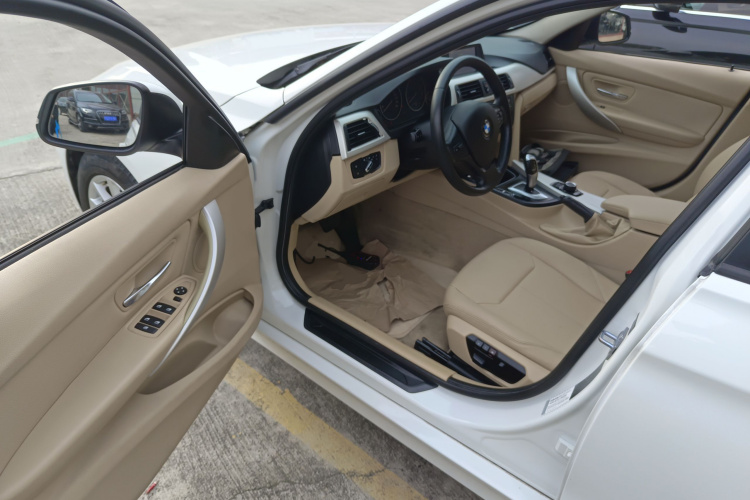 宝马3系 2013款 316i 进取型中控内饰20