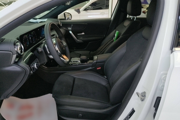 奔驰A级 2021款 A 200 L 运动轿车时尚型局部细节19