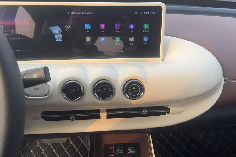 五菱汽车 五菱缤果 2023款 333km 灵犀互联+款中控内饰7003