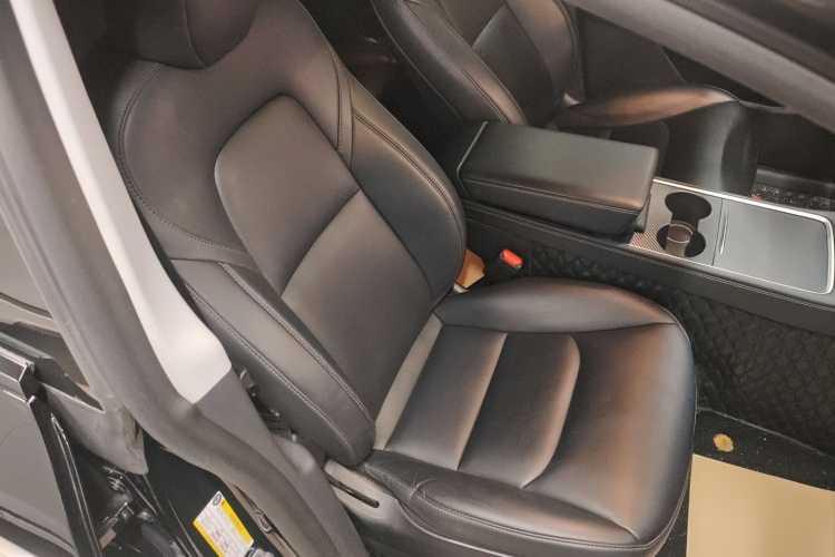 特斯拉 Model Y 2022款 改款 后轮驱动版局部细节41