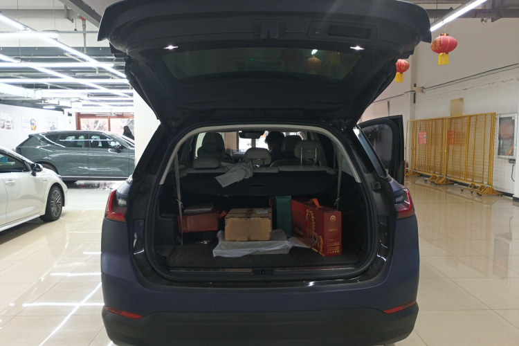 蔚来ES8 2018款 355KM 基准版 七座版机舱底盘23