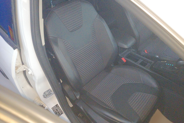 福特 福克斯 2018款 两厢经典 1.6L 自动风尚型智行版局部细节41