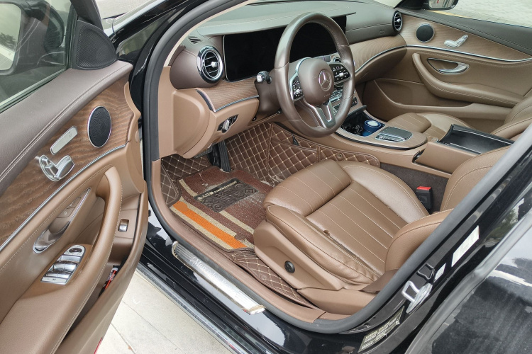 奔驰E级 2019款 E 260 L中控内饰20