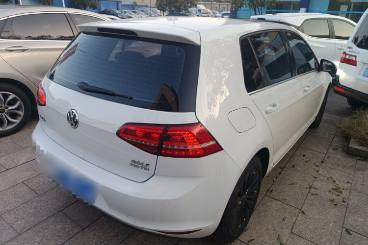 大众 高尔夫 2016款 230TSI 自动舒适型车身外观7