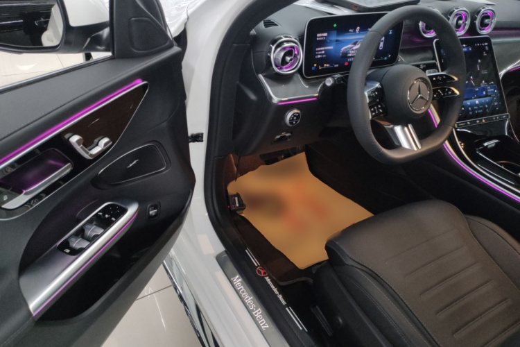 奔驰C级 2025款 C 260 L 运动版中控内饰7003