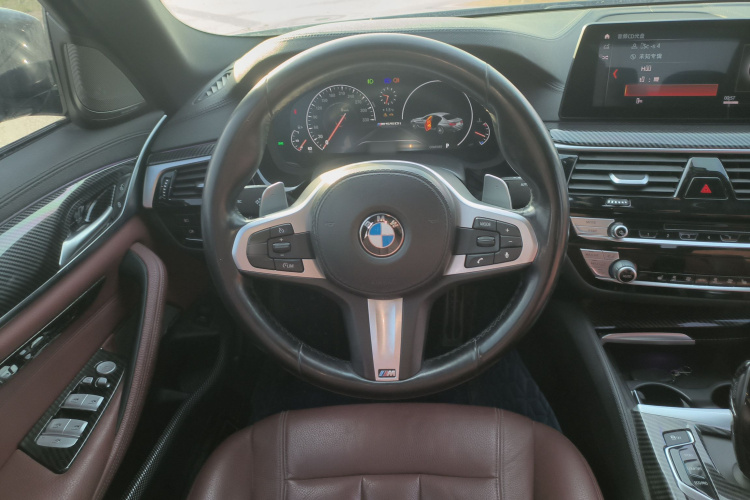 宝马5系 2019款 530Li 领先型 M运动套装中控内饰13