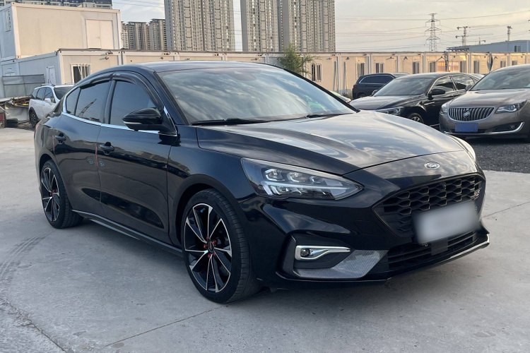 福特 福克斯 2019款 三厢 EcoBoost 180 自动ST Line车身外观6002