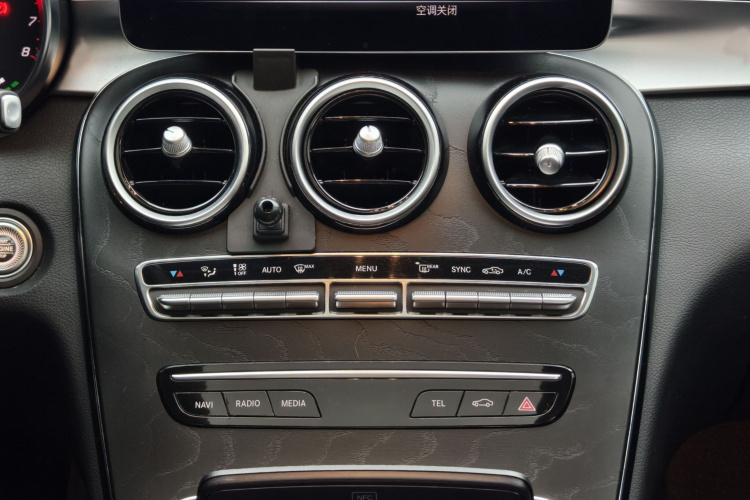 奔驰C级 2019款 C 260 L 运动版局部细节16