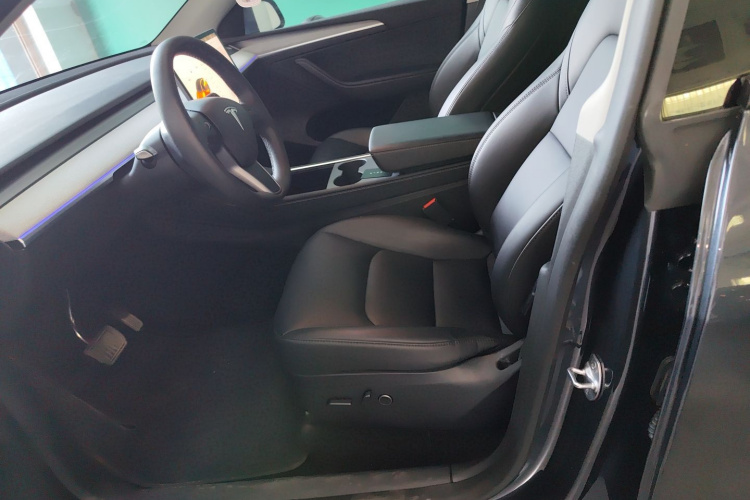 特斯拉 Model Y 2024款 后轮驱动版中控内饰19