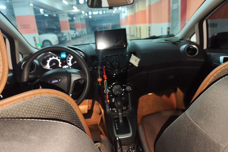 福特 嘉年华 2013款 两厢 1.5L 自动运动型中控内饰22