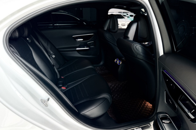 奔驰C级 2022款 改款 C 260 L 运动版局部细节9006