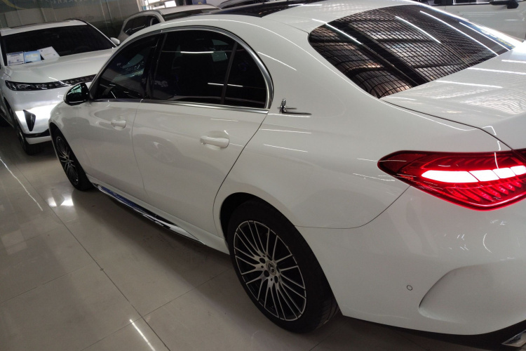 奔驰C级 2022款 C 260 L 运动版车身外观4
