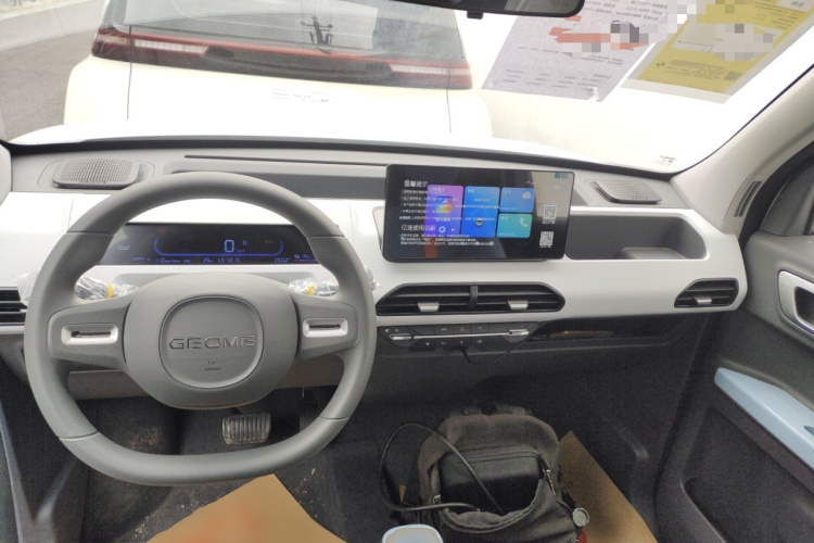 吉利银河 2024款 熊猫mini 200km 耐力熊中控内饰7002
