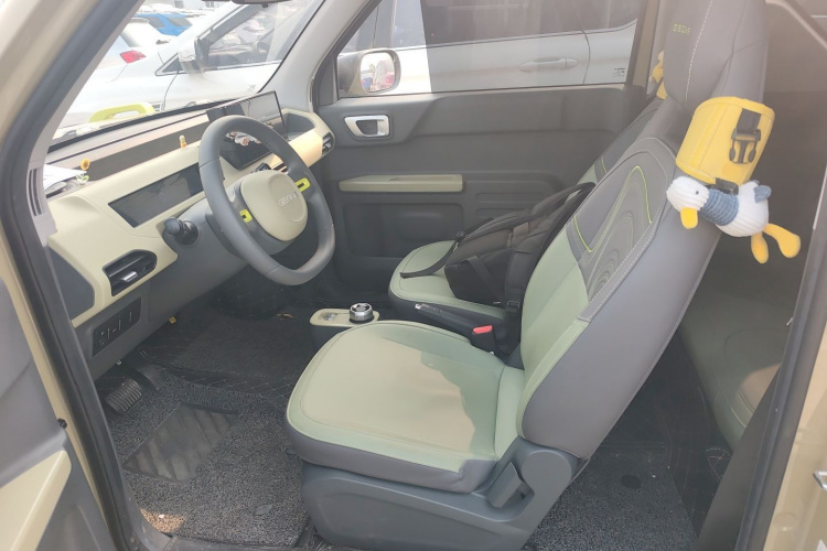 吉利银河 2024款 200km 熊猫骑士中控内饰19