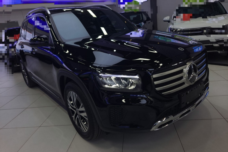 奔驰GLB 2025款 GLB 220 动感型车身外观3