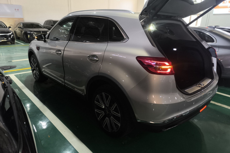 红旗HS5 2022款 改款 2.0T 智联旗享四驱版车身外观4