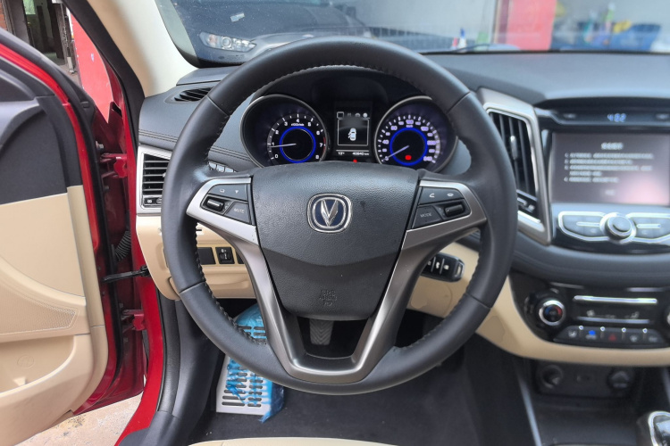 长安 逸动 2016款 1.6L 手动风尚型中控内饰13