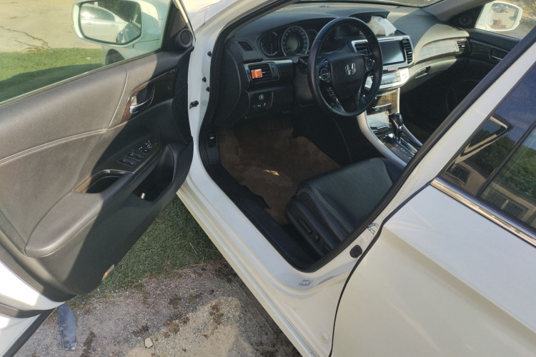 本田 雅阁 2014款 2.4L LX 舒适版中控内饰20