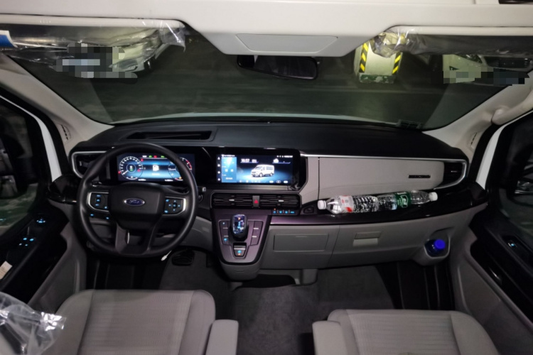 福特 全顺T8 2024款 T8 2.3T柴油自动短轴中顶6座多功能版3/3中控内饰12