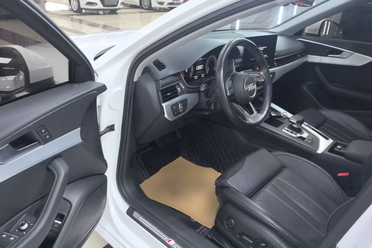 奥迪A4L 2022款 40 TFSI 时尚动感型中控内饰7003