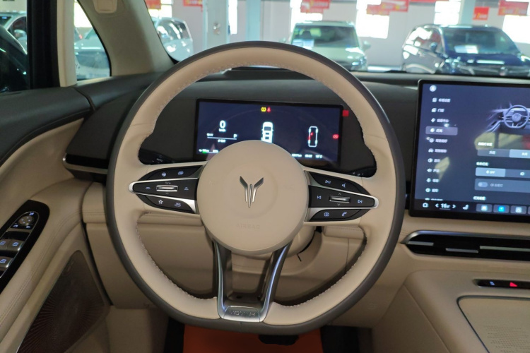 岚图汽车 岚图梦想家 2025款 EV 四驱旗舰鲲鹏版中控内饰13