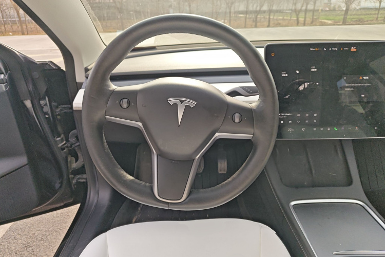 特斯拉 Model 3 2022款 后轮驱动版中控内饰13