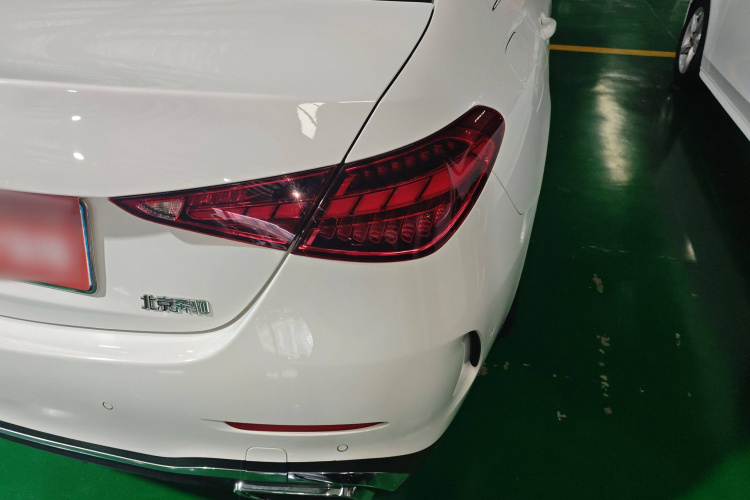 奔驰C级 2022款 改款 C 260 L 运动版车身外观9