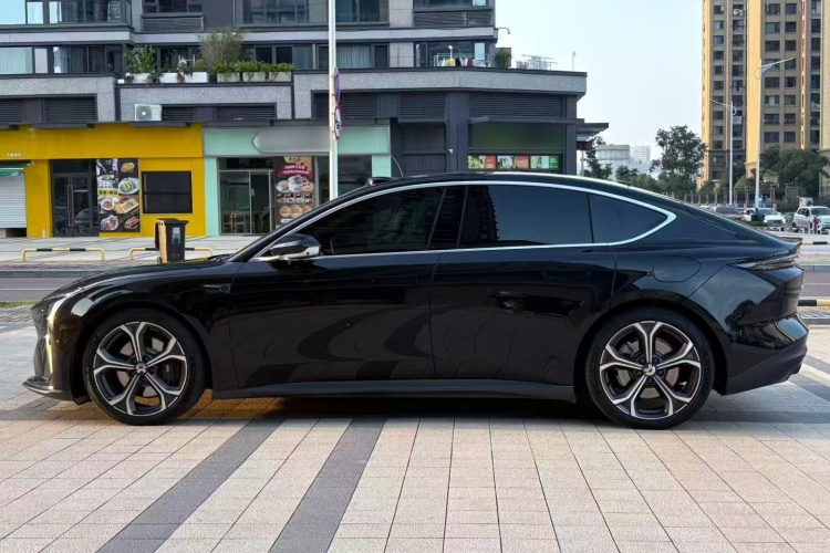 蔚来ET5 2024款 75kWh车身外观4